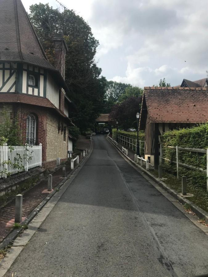 Ferienwohnung Le Pullman Deauville Exterior foto